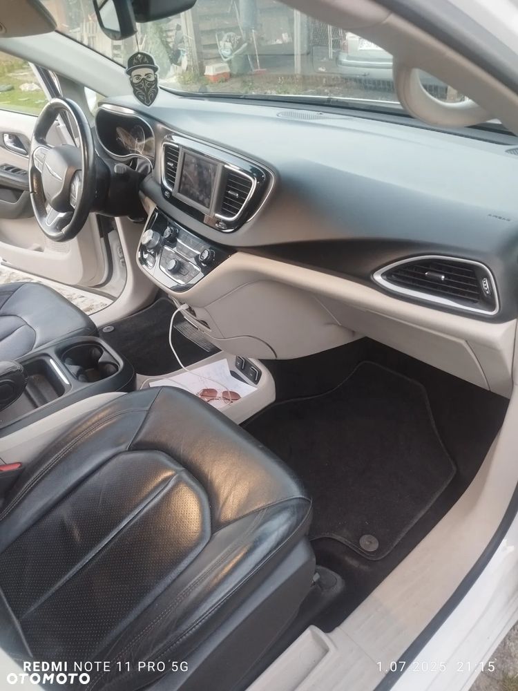 Chrysler Pacifica - 10
