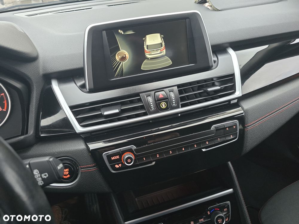 BMW Seria 2 216d Sport Line - 10