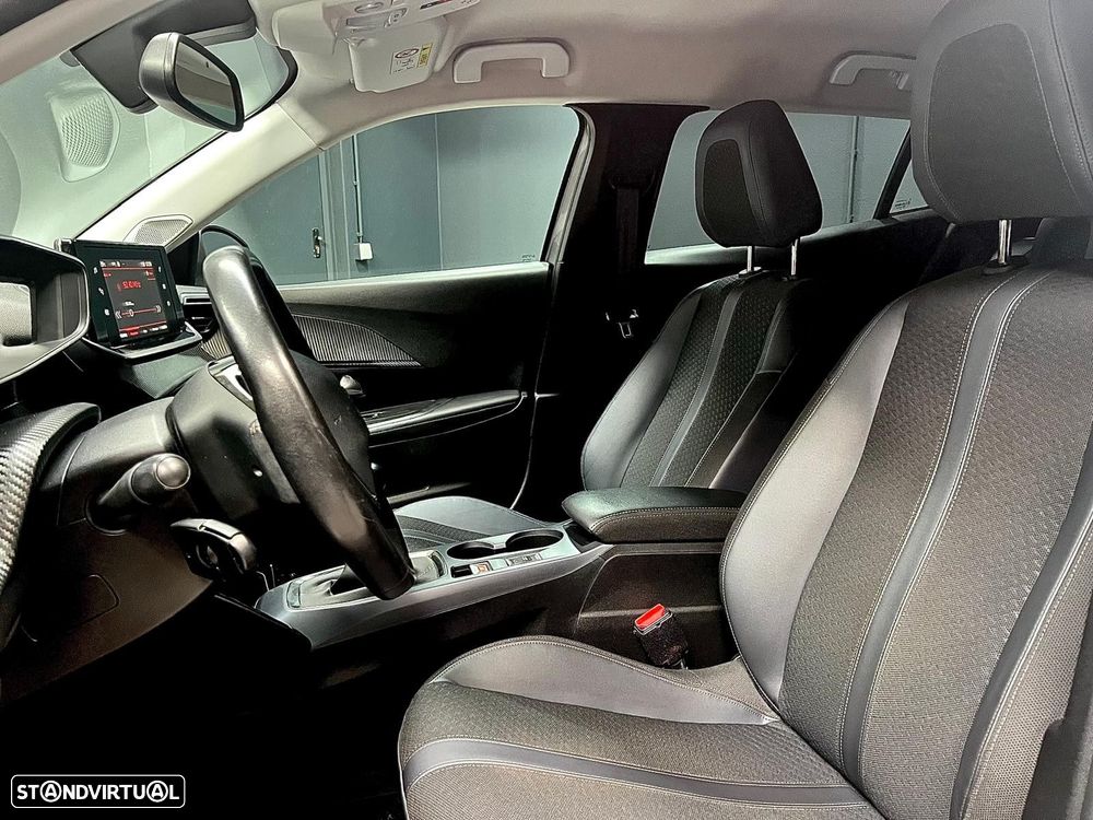 Peugeot 2008 1.2 PureTech Allure — fotografia 9