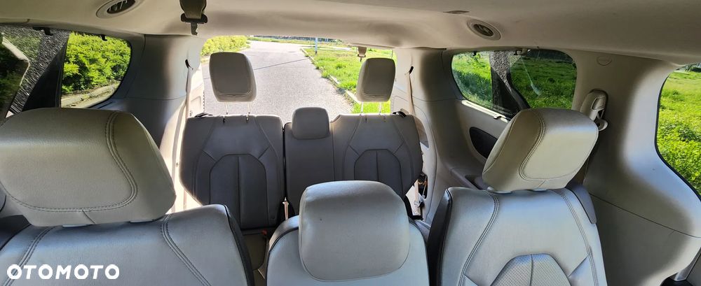 Chrysler Pacifica - 11
