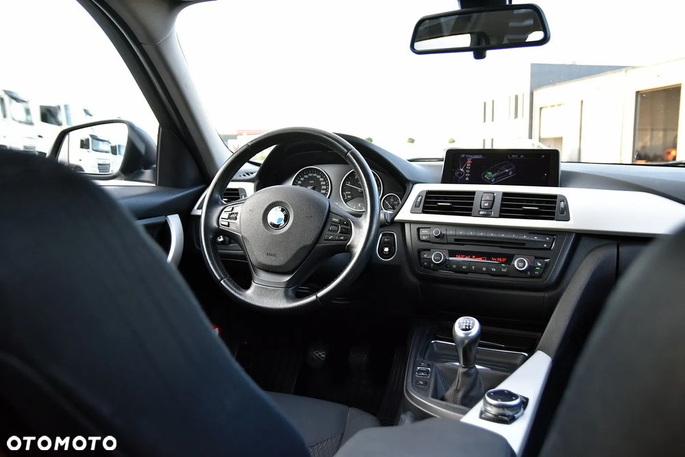 BMW Seria 3 320d - 28