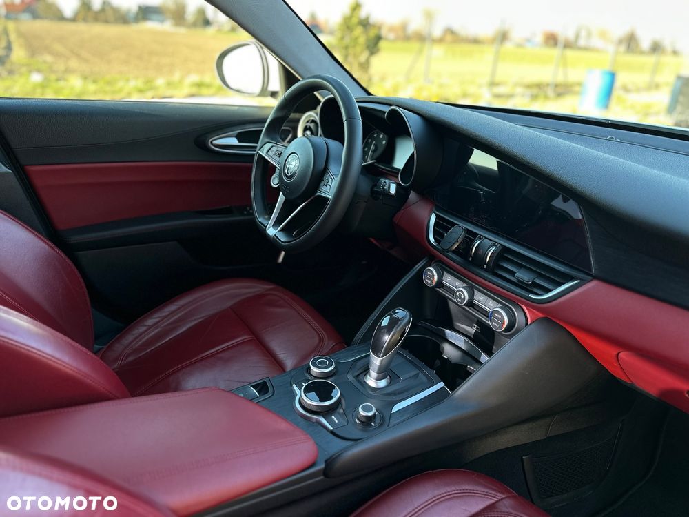 Alfa Romeo Giulia 2.0 Turbo Veloce - 16