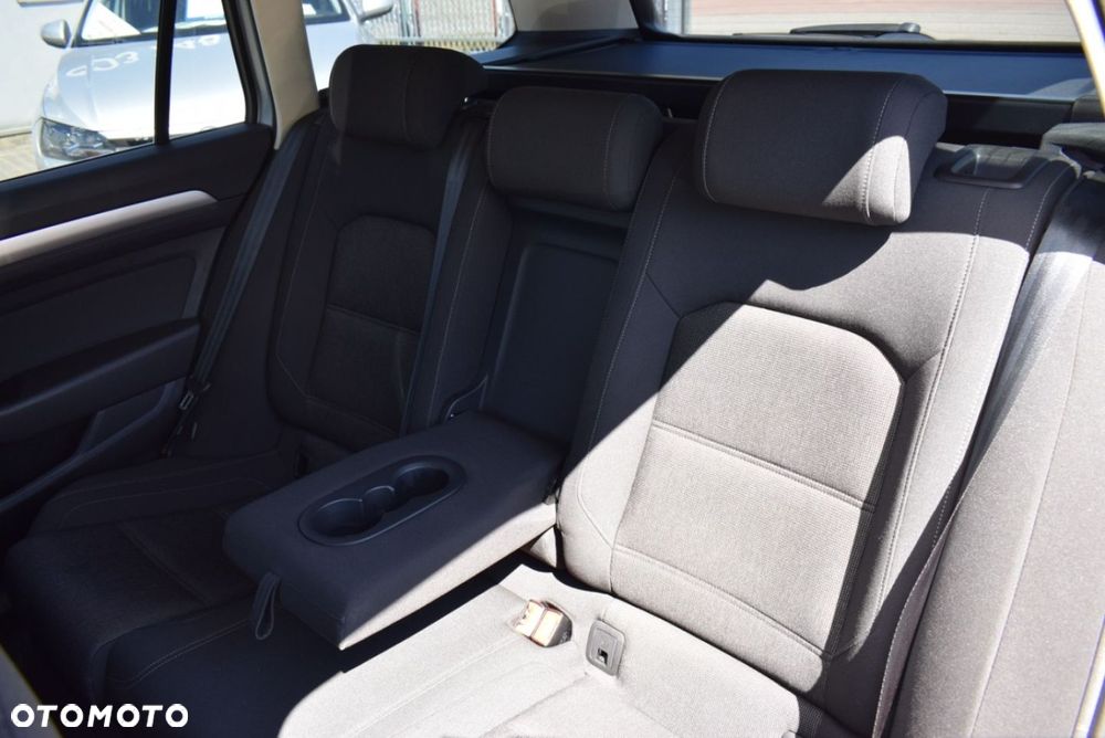 Volkswagen Passat - 22