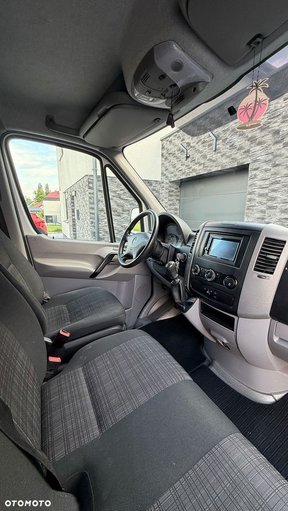 Mercedes-Benz Sprinter - 11