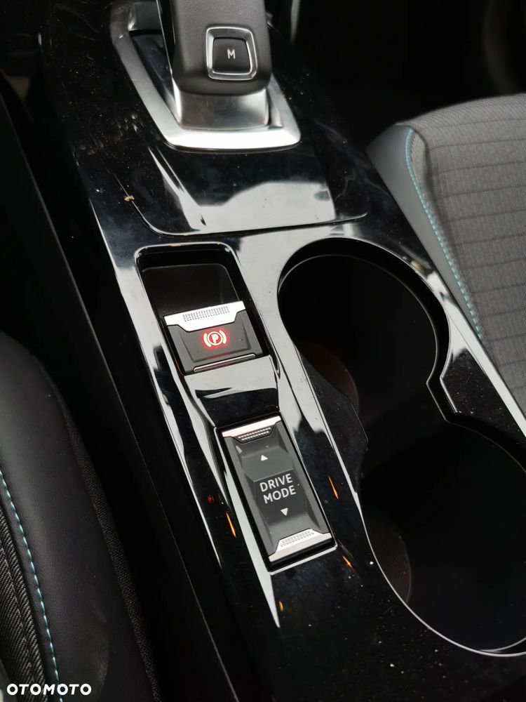 Peugeot 208 PureTech 100 EAT8 Allure - 23