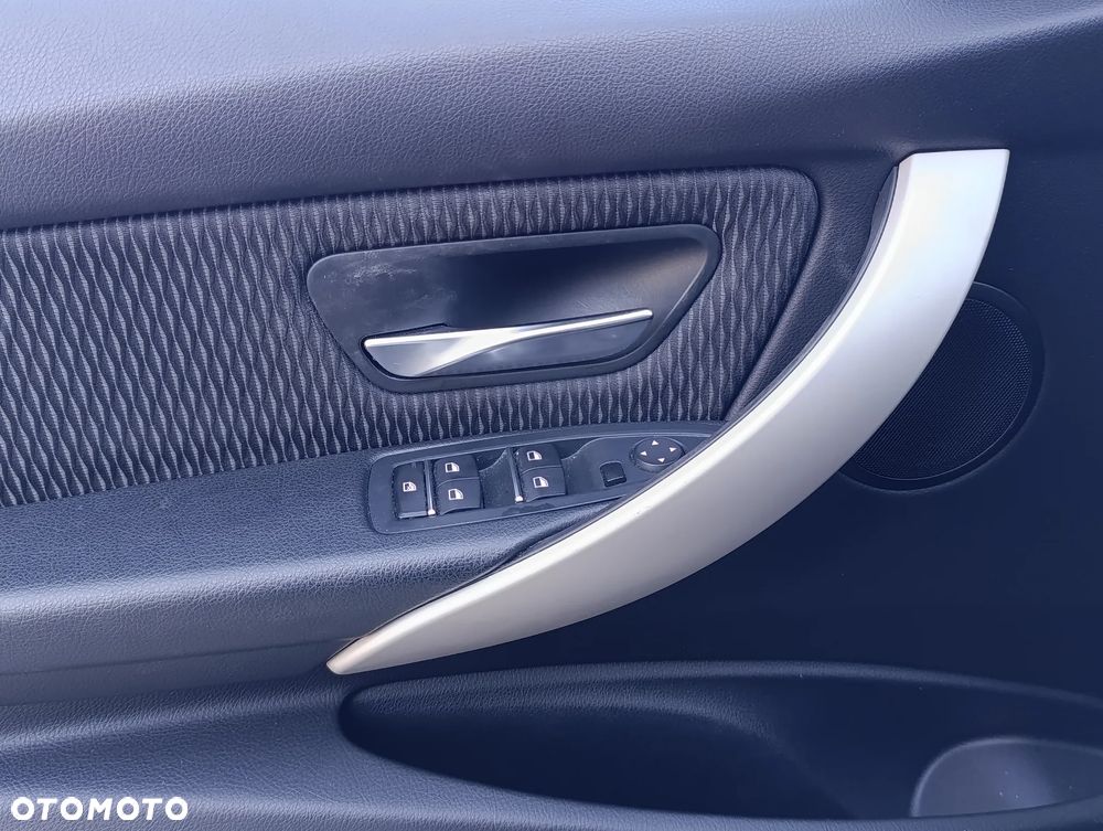 BMW Seria 3 318i - 17