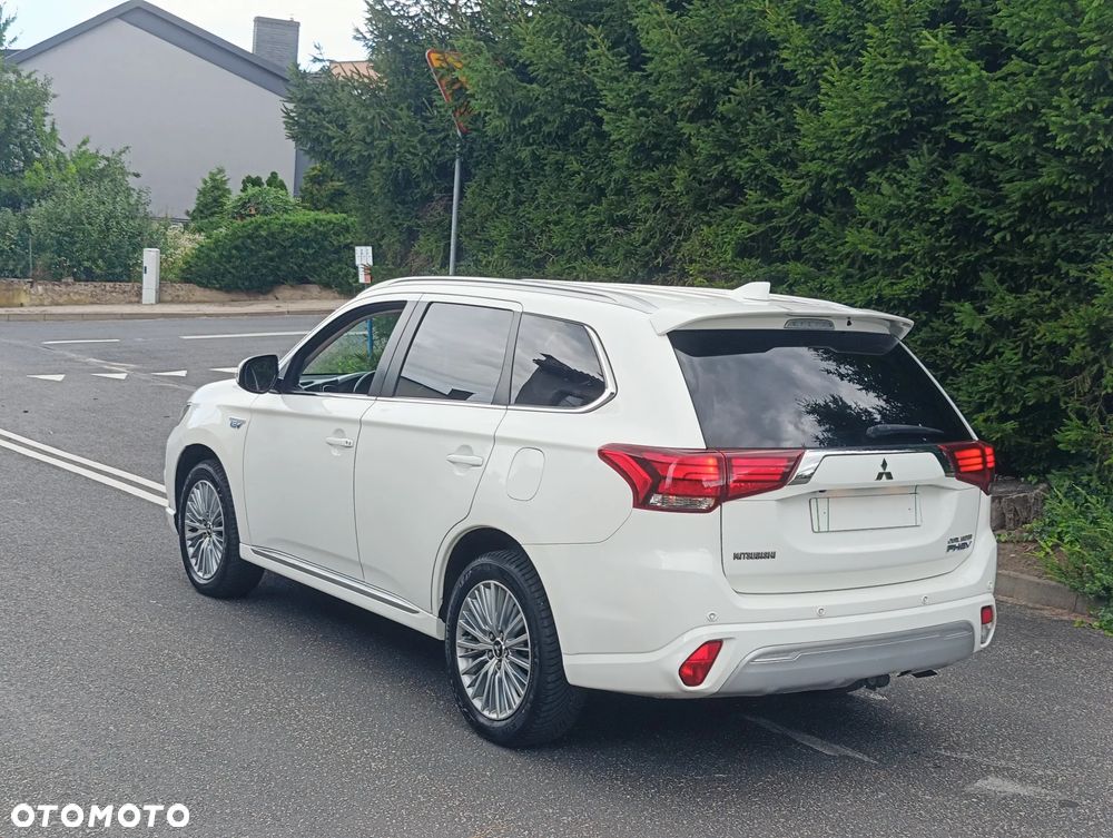 Mitsubishi Outlander 2.4 4WD Diamant+ - 25