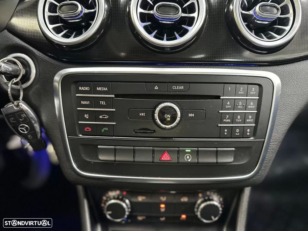 Mercedes-Benz CLA 180 d Shooting Brake AMG Line - 30