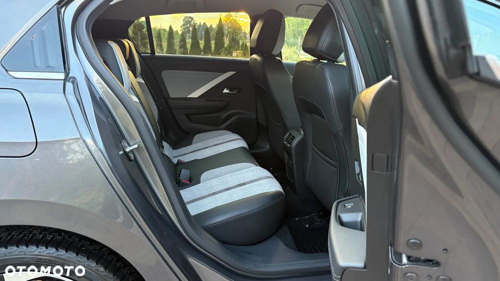 Opel Astra 1.2 T Elegance S&S - 34