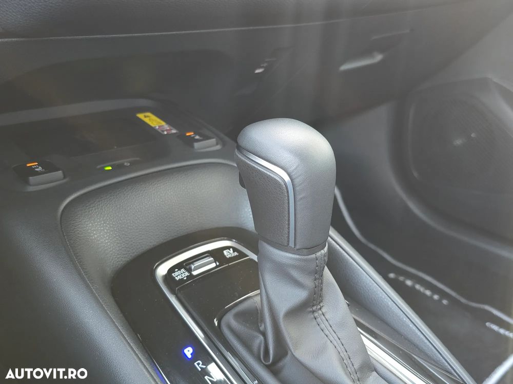 Toyota Corolla 1.8 HSD Business - 21