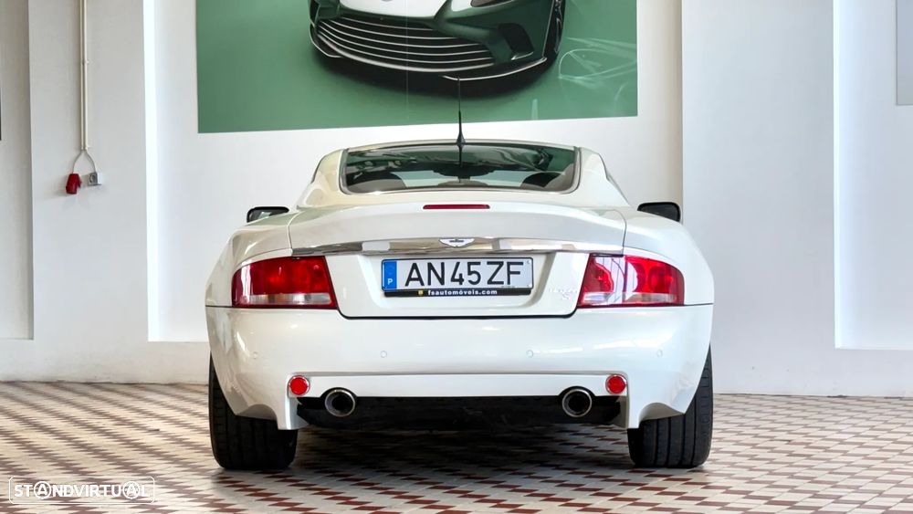 Aston Martin Vanquish S - 4