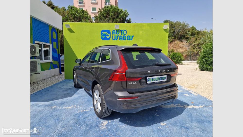 Volvo XC 60 2.0 B4 Momentum Plus — fotografia 5