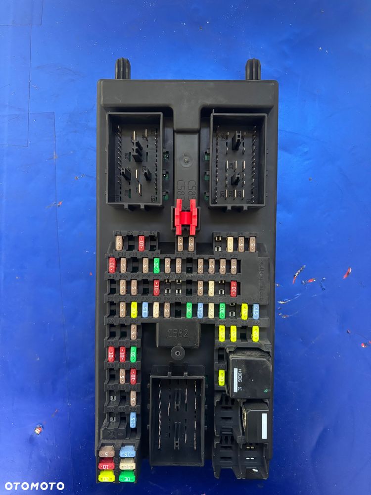 RANGE ROVER EVOQUE SKRZYNKA MODUŁ BEZPIECZNIKÓW 3521A T510 - 2