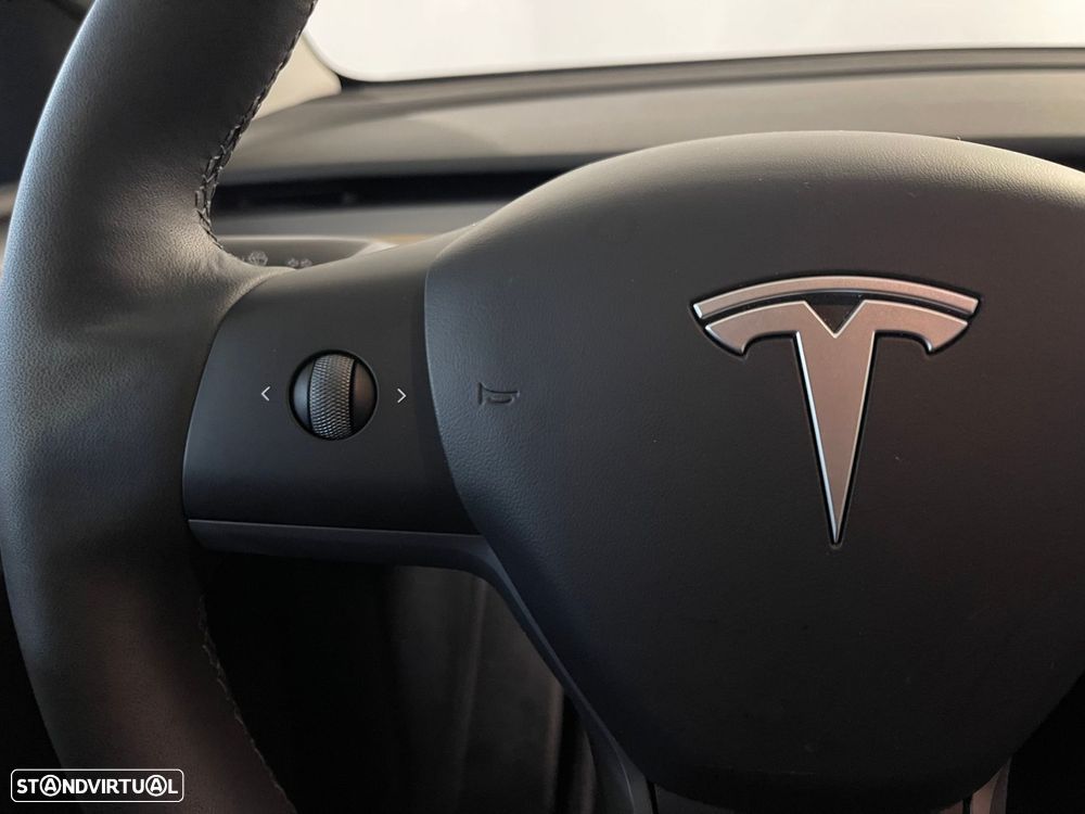 Tesla Model Y Long Range Dual Motor AWD - 19