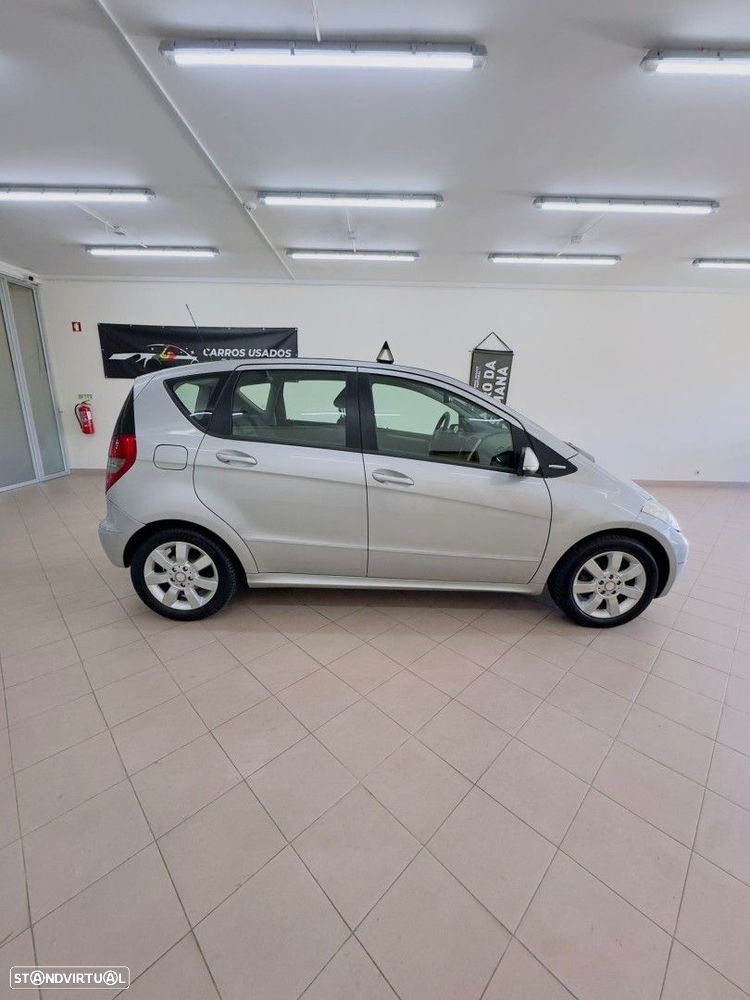 Mercedes-Benz A 200 Elegance Automatic - 5