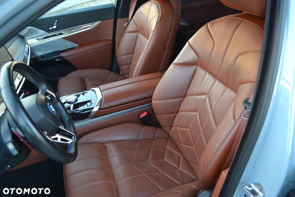 BMW Seria 7 M760e xDrive - 11