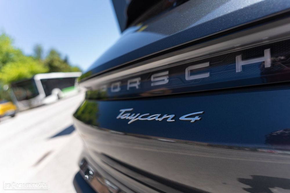 Porsche Taycan Cross Turismo 4 - 36