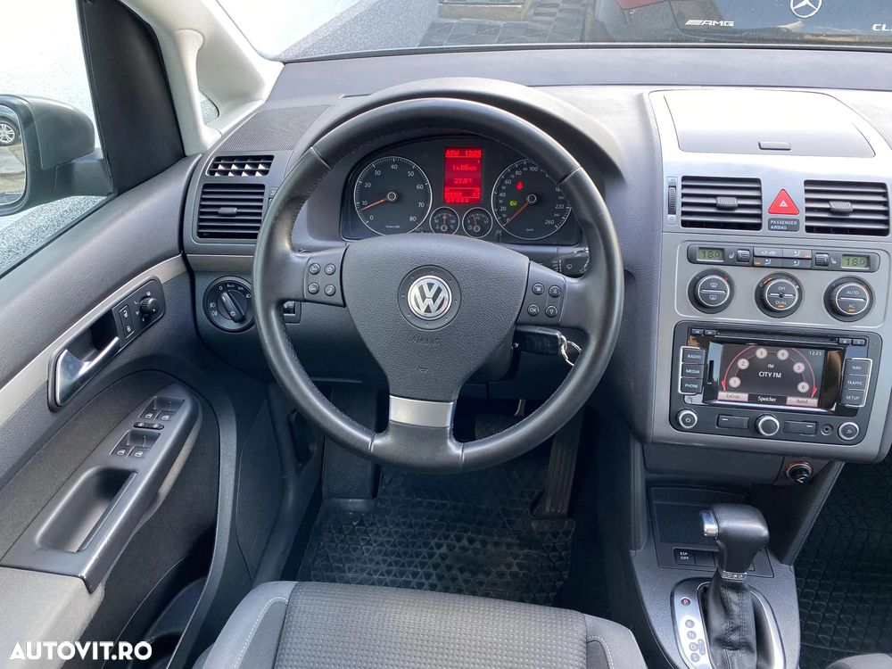 Volkswagen Touran - 18