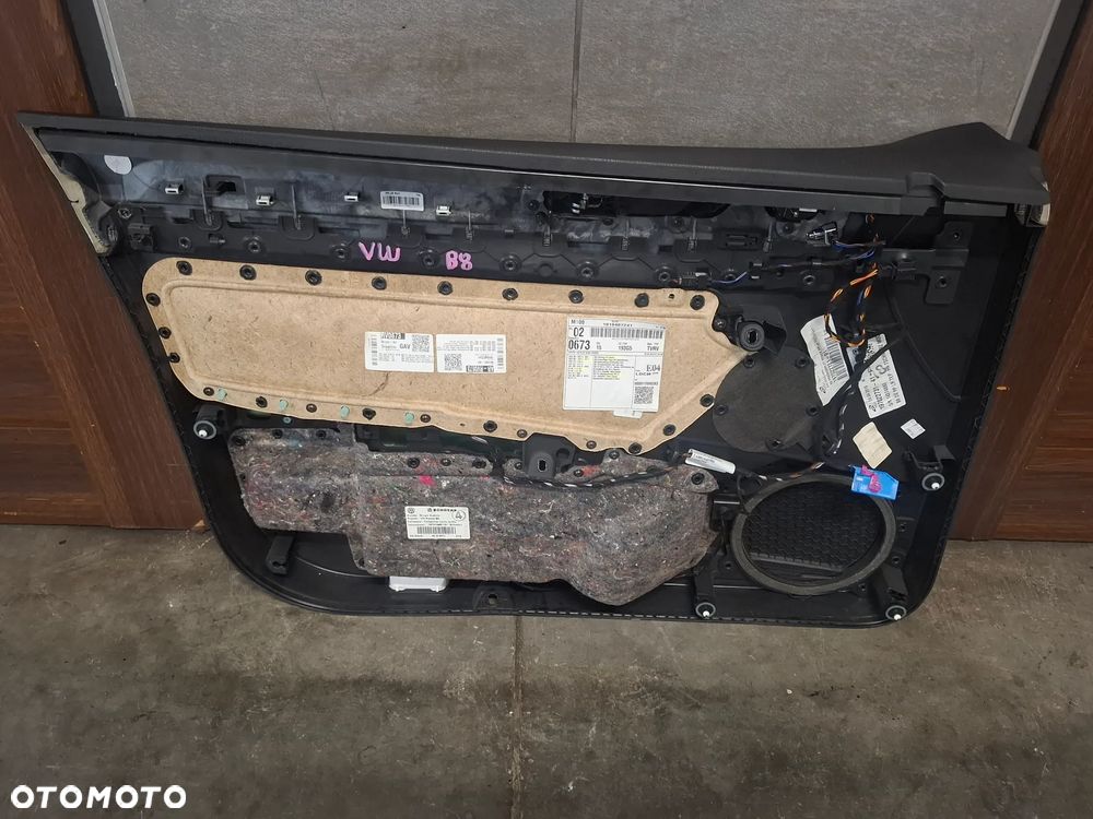Boczek drzwi prawy przedni skóra Volkswagen Passat kombi B8 2019 rok europa - 4