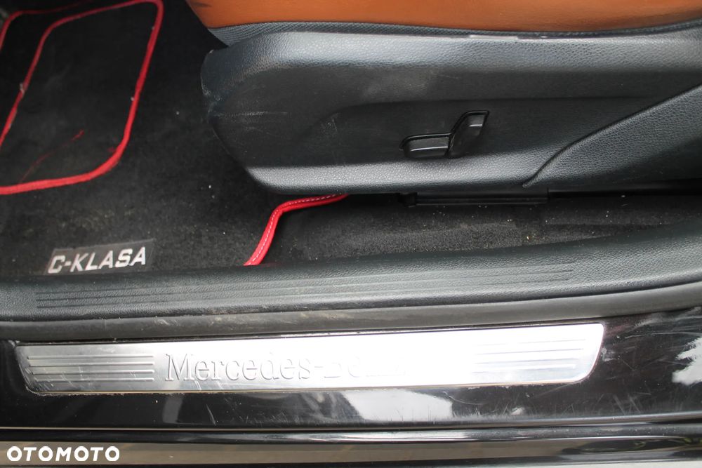 Mercedes-Benz Klasa C 180 (BlueTEC) d 7G-TRONIC AMG Line - 22