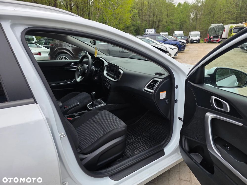 Kia Ceed 1.6 CRDi mHEV S - 11