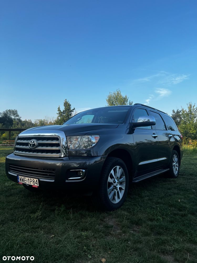 Toyota Sequoia - 1