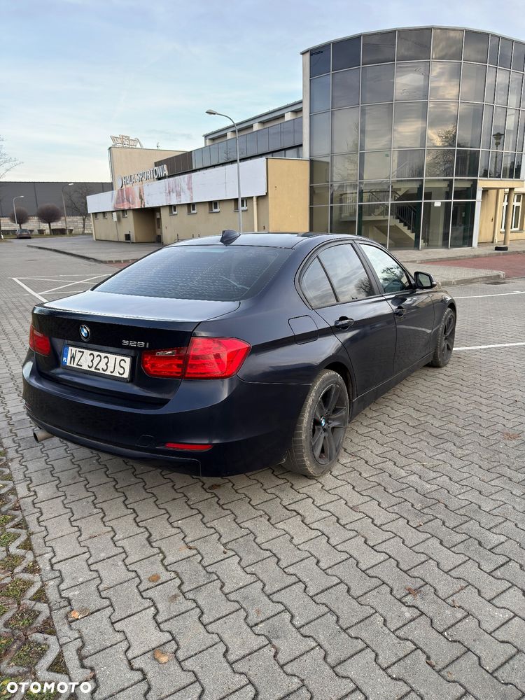 BMW Seria 3 328i - 8