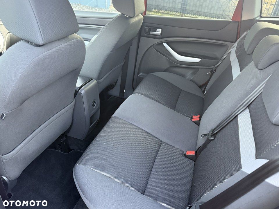 Ford Kuga 2.0 TDCi 2x4 Titanium - 36