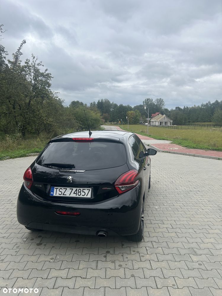 Peugeot 208 - 5