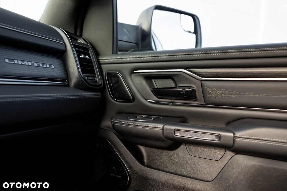 RAM 1500 5.7 eTorque Crew Cab Shortbed Limited Black - 38