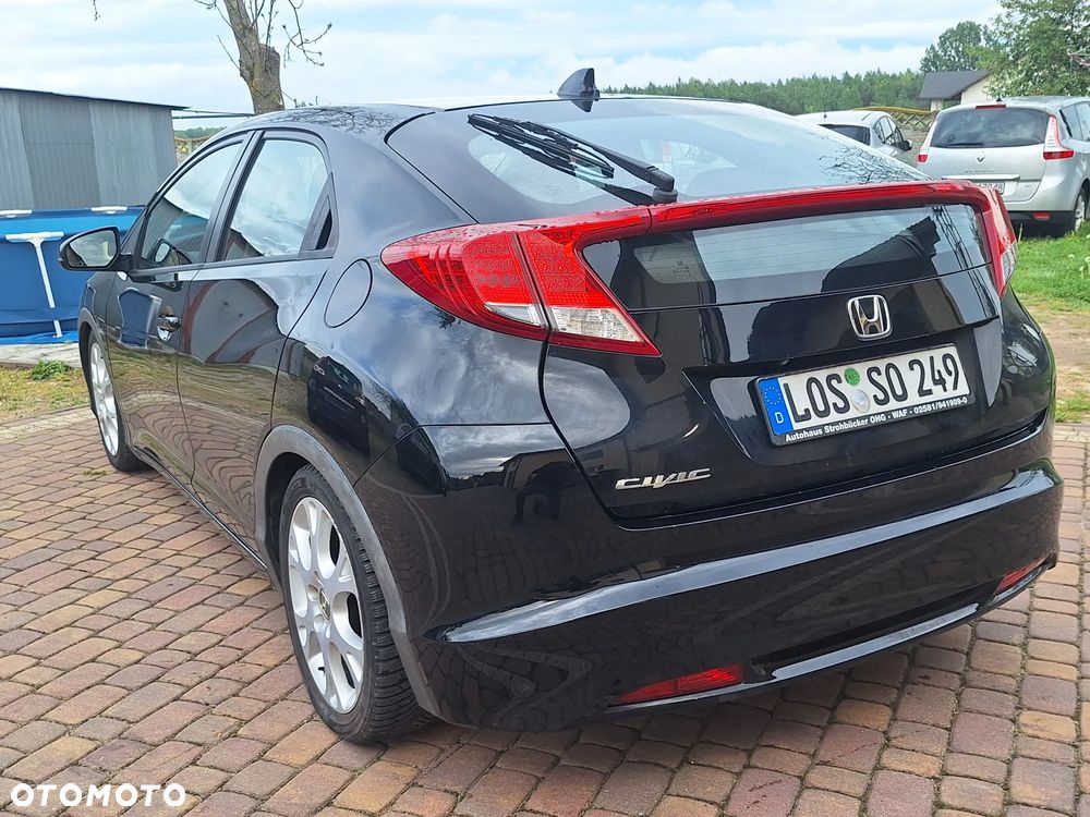 Honda Civic 1.8 i-VTEC Executive Black Edition - 3