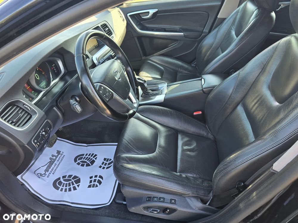 Volvo V60 D6 AWD Plug-in Hybrid R-Design Summum - 15