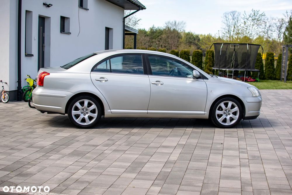 Toyota Avensis - 12