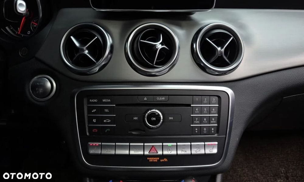 Mercedes-Benz GLA - 14