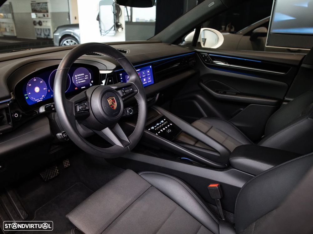 Porsche Macan Electric 4 - 23