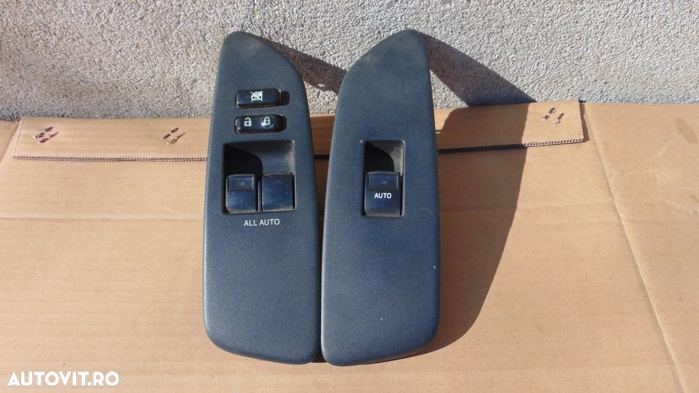 Butoane stanga/dreapta electrice Toyota Auris an 2008 cod 74232-02540 - 2