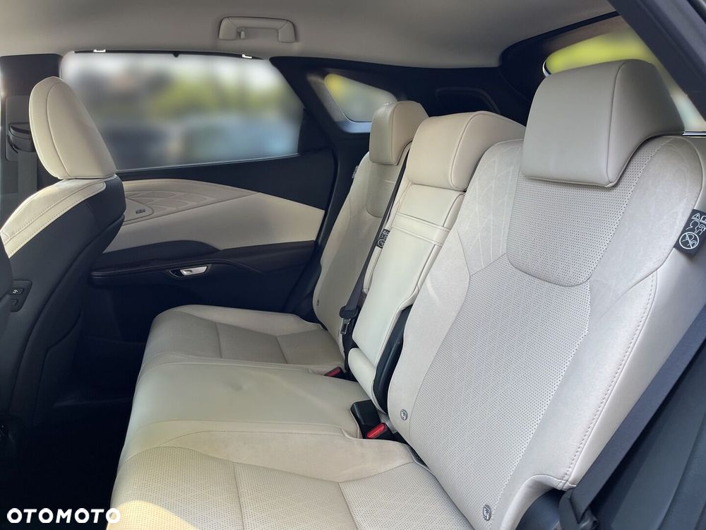 Lexus RX 450h+ Omotenashi - 6