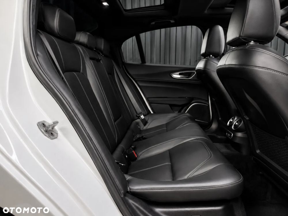 Alfa Romeo Giulia 2.0 Turbo TI Q4 - 21
