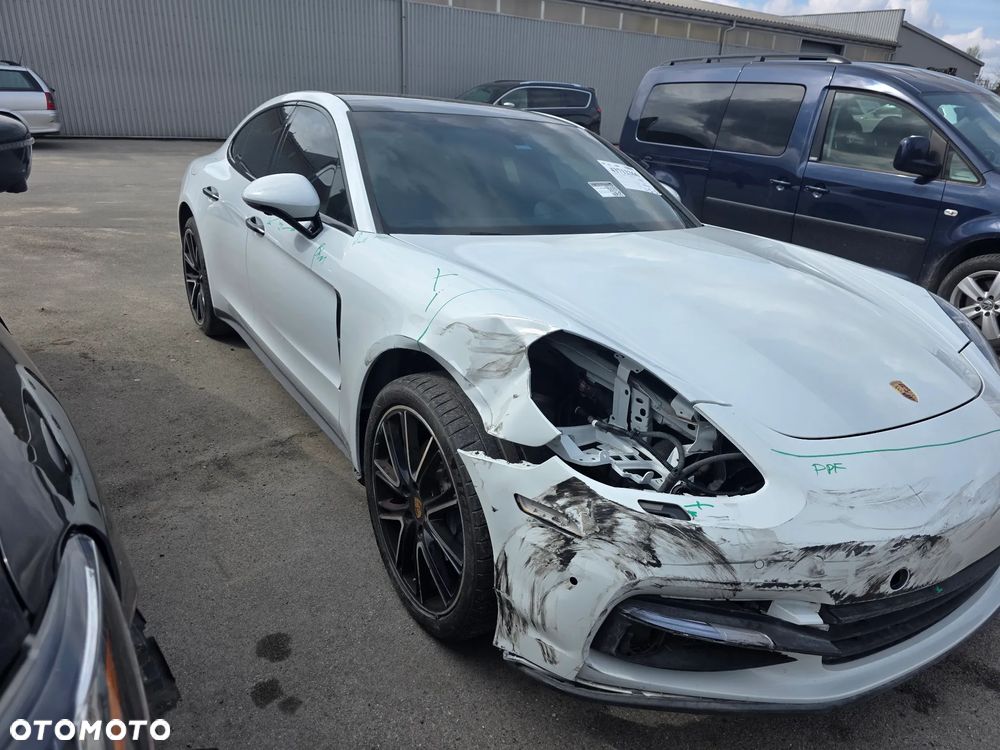 Porsche Panamera 4S Executive - 3
