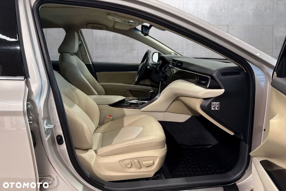 Toyota Camry 2.5 Hybrid Comfort CVT - 10