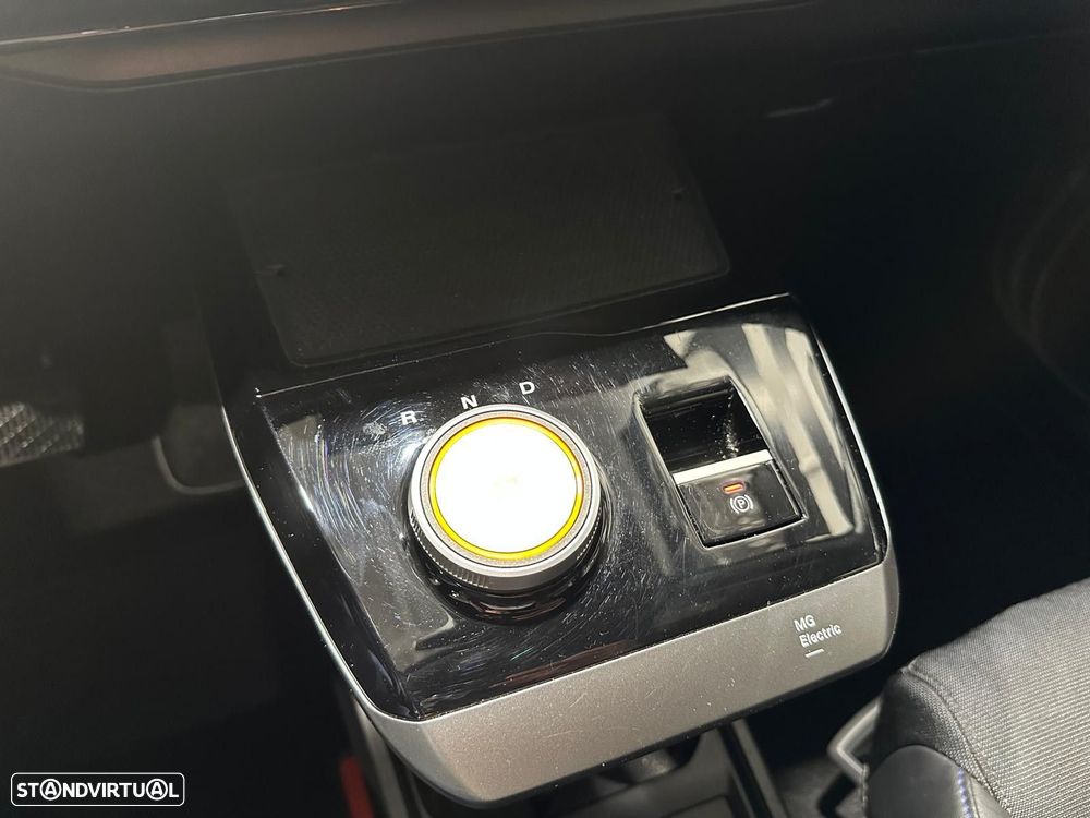 MG MG4 64 kWh Luxury - 42