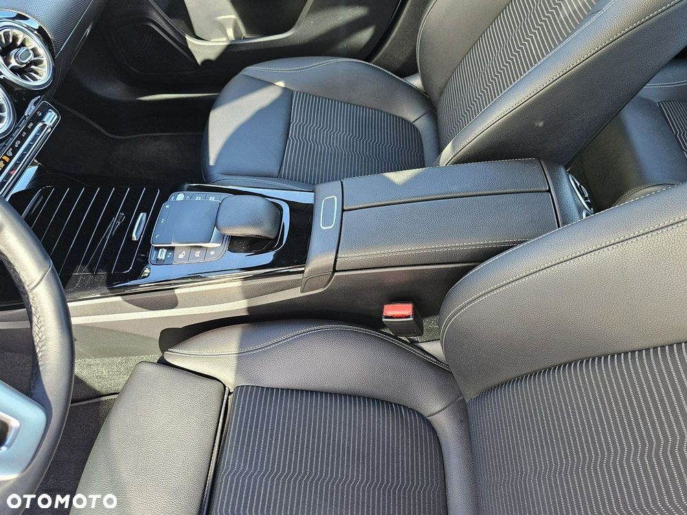 Mercedes-Benz CLA - 33