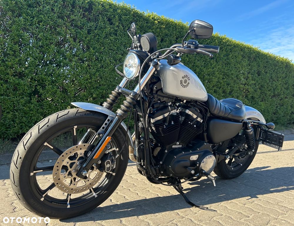 Harley-Davidson Sportster Iron 883 - 2
