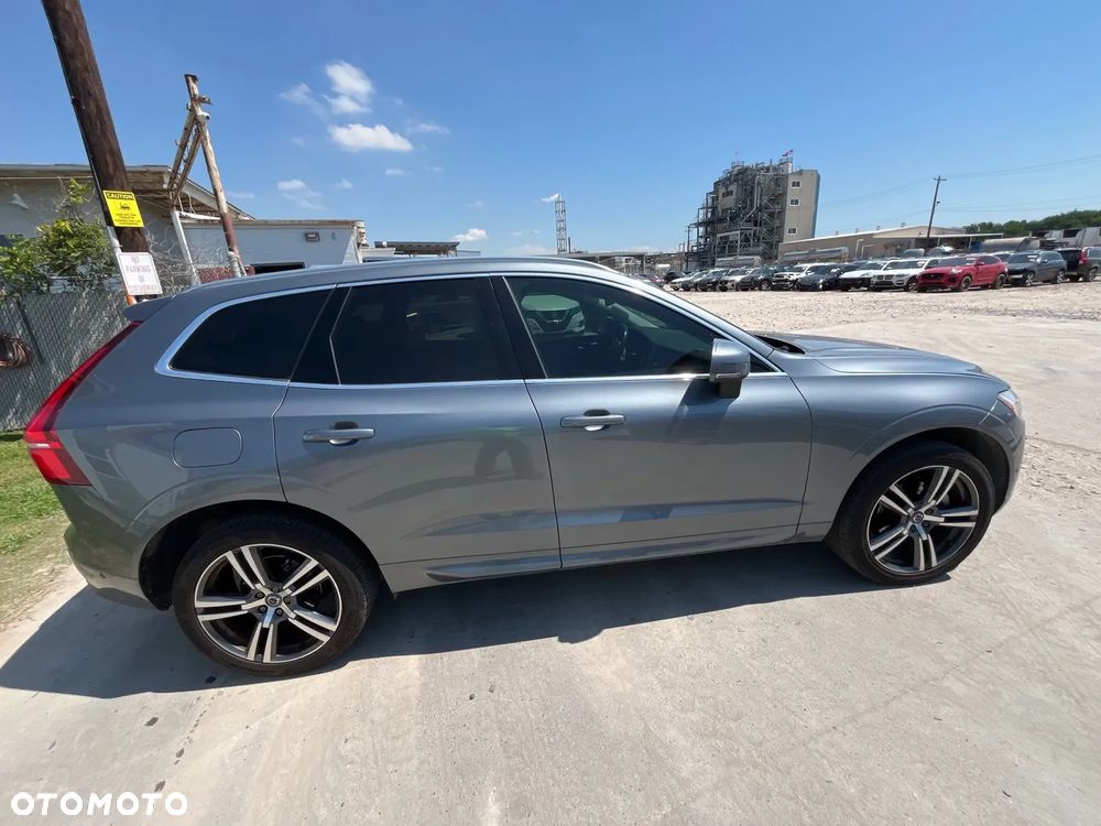 Volvo XC 60 T5 AWD Momentum - 4