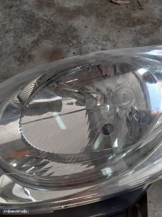 Farol condutor peugeot 107     81170 0h030 - 7