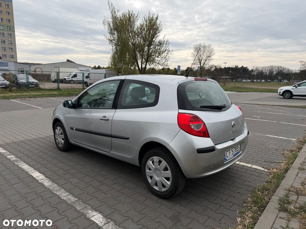 Renault Clio 1.2 16V 75 Expression - 5