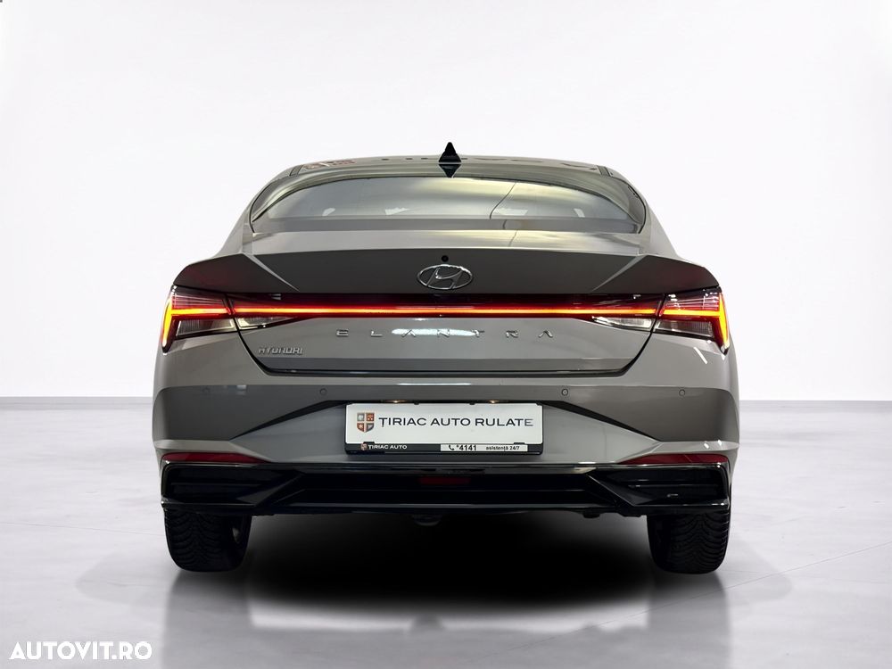 Hyundai Elantra - 5