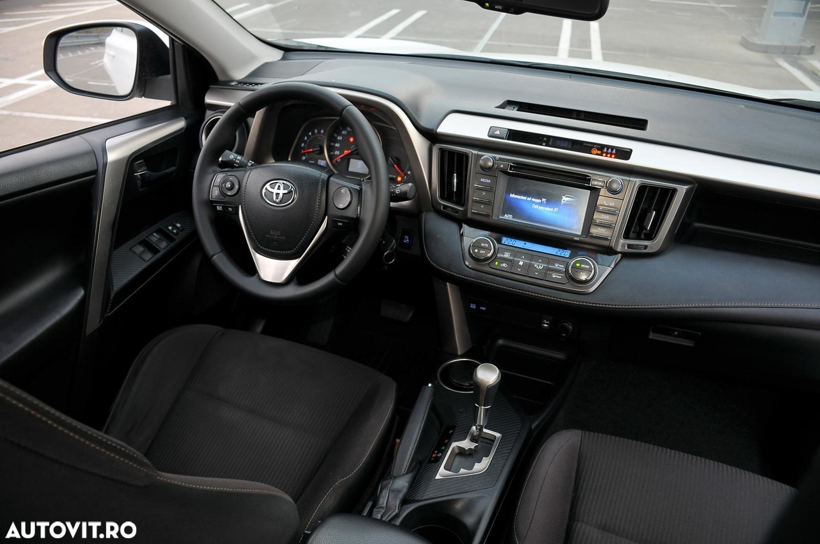 Toyota RAV4 2.2 D-4CAT 4WD Aut Executive - 5
