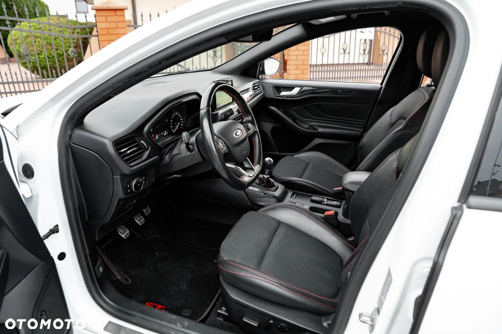 Ford Focus 1.0 EcoBoost Start-Stopp-System ST-LINE STYLE - 17