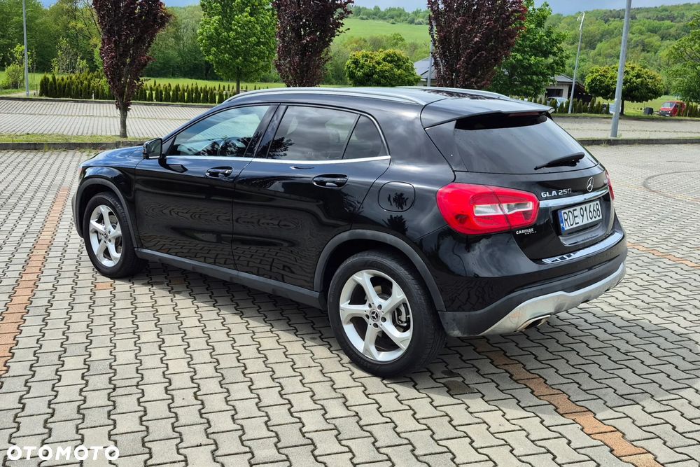 Mercedes-Benz GLA 250 4-Matic - 5